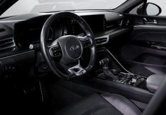 Подержанный автомобиль Kia K5 2021 года (14 фото)