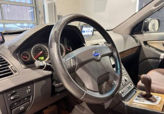 Подержанный автомобиль Volvo XC90 2011 года (10 фото)
