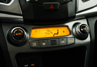 Подержанный автомобиль SsangYong Actyon 2014 года (10 фото)