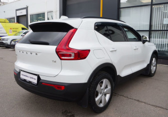 Подержанный автомобиль Volvo XC40 2019 года (5 фото)