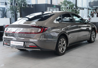 Подержанный автомобиль Hyundai Sonata 2020 года (4 фото)