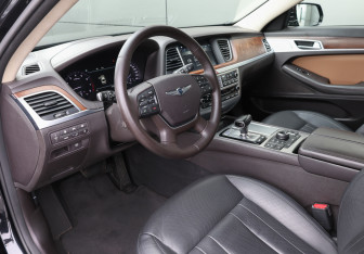 Подержанный автомобиль Genesis G80 2020 года (16 фото)
