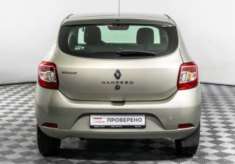 Подержанный автомобиль Renault Sandero 2018 года (6 фото)