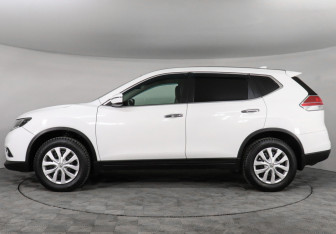 Подержанный автомобиль Nissan X-Trail 2018 года (8 фото)
