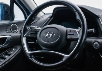 Подержанный автомобиль Hyundai Sonata 2021 года (15 фото)