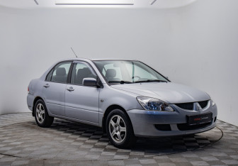 Подержанный автомобиль Mitsubishi Lancer Sedan 2004 года (3 фото)