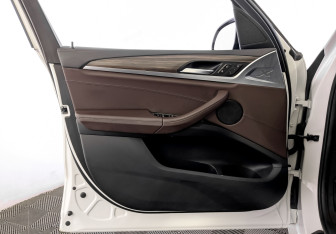 Подержанный автомобиль BMW X3 2021 года (19 фото)