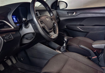 Подержанный автомобиль Hyundai Solaris Sedan 2017 года (13 фото)