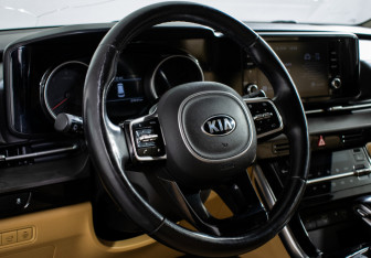 Подержанный автомобиль Kia Carnival 2021 года (14 фото)
