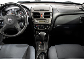 Подержанный автомобиль Nissan Almera Sedan 2005 года (11 фото)