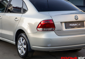 Подержанный автомобиль Volkswagen Polo Sedan 2011 года (19 фото)