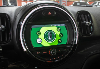 Подержанный автомобиль MINI Countryman 2020 года (20 фото)