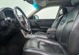 Подержанный автомобиль Infiniti FX 2005 года (10 фото)