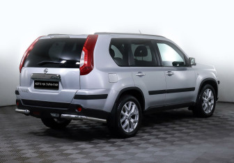Подержанный автомобиль Nissan X-Trail 2013 года (5 фото)