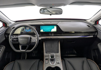 Подержанный автомобиль Omoda C5 2024 года (14 фото)