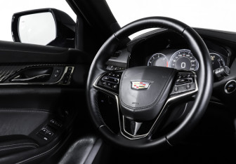 Подержанный автомобиль Cadillac CTS Sedan 2015 года (12 фото)