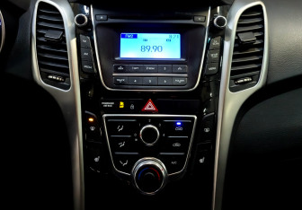 Подержанный автомобиль Hyundai i30 Hatchback 2014 года (15 фото)