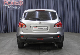 Подержанный автомобиль Nissan Qashqai 2008 года (6 фото)