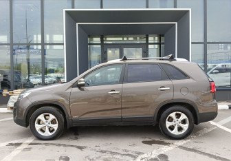 Подержанный автомобиль Kia Sorento 2013 года (8 фото)