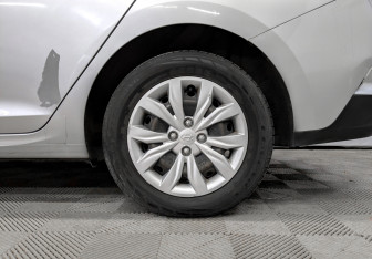 Подержанный автомобиль Hyundai Solaris Sedan 2021 года (17 фото)