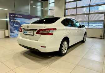 Подержанный автомобиль Nissan Sentra Sedan 2015 года (4 фото)