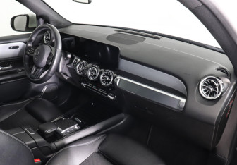 Подержанный автомобиль Mercedes-Benz GLB 2021 года (10 фото)