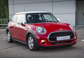 Подержанный автомобиль MINI Hatch 2019 года (3 фото)