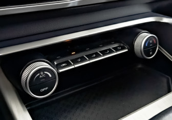 Подержанный автомобиль Geely Coolray 2022 года (21 фото)