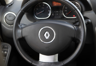 Подержанный автомобиль Renault Duster 2014 года (12 фото)