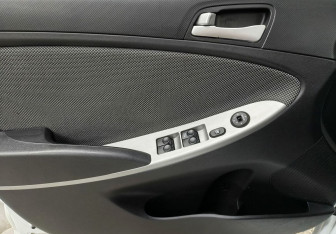 Подержанный автомобиль Hyundai Solaris Hatchback 2011 года (14 фото)