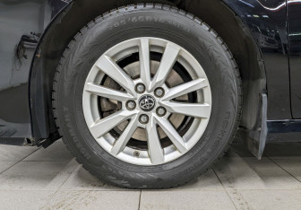 Подержанный автомобиль Toyota Camry Sedan 2019 года (19 фото)