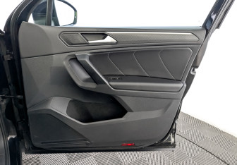 Подержанный автомобиль Volkswagen Tiguan 2021 года (26 фото)