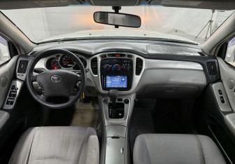 Подержанный автомобиль Toyota Highlander 2004 года (11 фото)