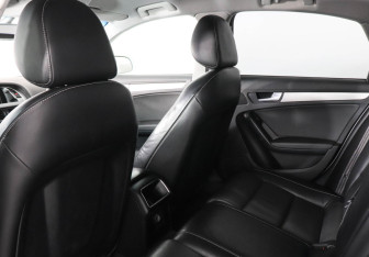 Подержанный автомобиль Audi A4 Sedan 2009 года (12 фото)