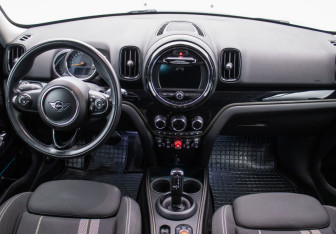 Подержанный автомобиль MINI Countryman 2020 года (13 фото)