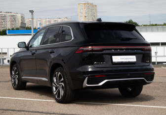 Подержанный автомобиль Geely Monjaro 2024 года (7 фото)