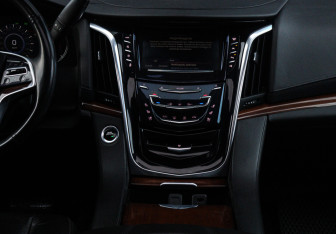 Подержанный автомобиль Cadillac Escalade Suv 2018 года (15 фото)