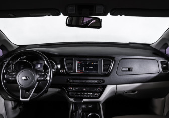 Подержанный автомобиль Kia Carnival 2018 года (19 фото)