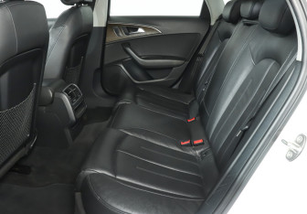 Подержанный автомобиль Audi A6 Sedan 2012 года (10 фото)