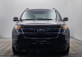 Подержанный автомобиль Ford Explorer 2013 года (8 фото)
