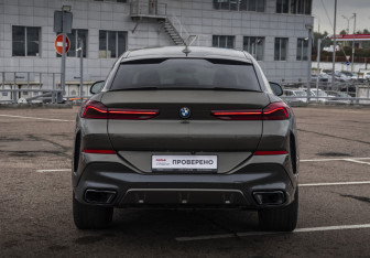 Подержанный автомобиль BMW X6 2020 года (6 фото)