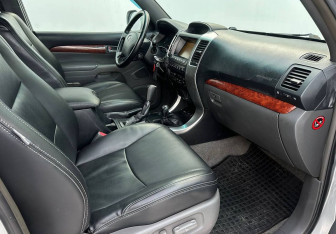 Подержанный автомобиль Toyota Land Cruiser Prado 2003 года (13 фото)