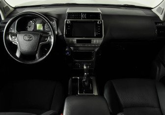 Подержанный автомобиль Toyota Land Cruiser Prado 2019 года (11 фото)
