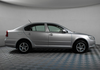 Подержанный автомобиль Skoda Octavia Liftback 2012 года (4 фото)
