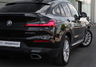 Подержанный автомобиль BMW X4 2022 года (29 фото)