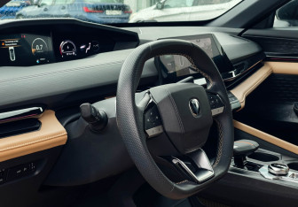 Подержанный автомобиль Changan UNI-V 2023 года (13 фото)