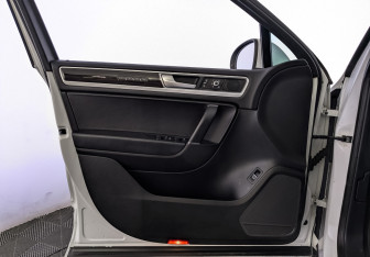 Подержанный автомобиль Volkswagen Touareg 2016 года (19 фото)
