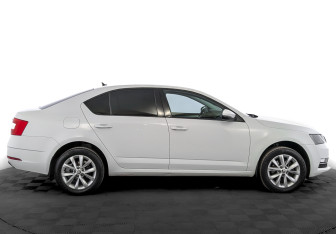 Подержанный автомобиль Skoda Octavia Liftback 2018 года (4 фото)