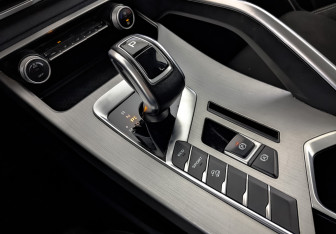 Подержанный автомобиль Geely Coolray 2022 года (30 фото)