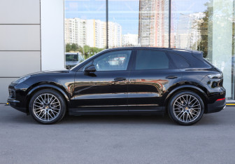Подержанный автомобиль Porsche Cayenne 2021 года (8 фото)